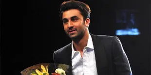 Diterpa Isu Putus, Ranbir Kapoor Langsung Masuk Rumah Sakit?