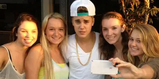Ditinggal Konser, Mobil Mewah Bieber Diderek!