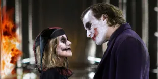 Ditodong Pistol Oleh Partner Cantiknya, Joker Langsung Panik