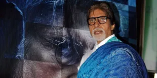 Dituding Lecehkan Bendera Negara, Amitabh Bachchan Dituntut Fans