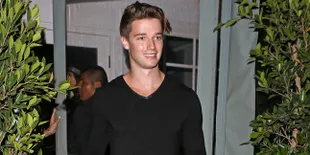 Dituduh Selingkuhi Miley Cyrus, Patrick Akhirnya Angkat Bicara