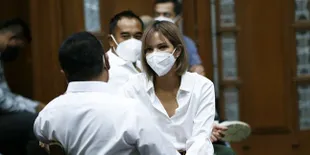 Dituntut 1 Tahun Rehab, Nia Ramadhani Tak Kuasa Menahan Tangis dan Bakal Ajukan Keberatan