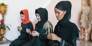 Doa Wirid Sesudah Sholat Wajib dan Urutannya untuk Diamalkan, Lengkap Bacaan Latinnya