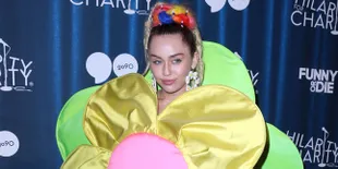 Donald Trump Resmi Jadi Presiden AS, Miley Cyrus Nangis Bombay