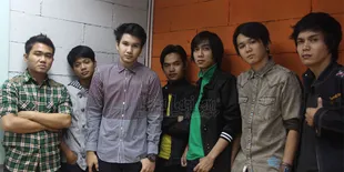 DOY Cirebon 'Hadang' Kangen Band di Radio Indah