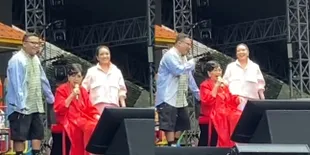 Duduk di Kursi Roda, Titiek Puspa Turut Hadir di Panggung Synchronize Fest 2024