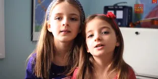 Duet Imut Sophia & Bella Nyanyikan Lagu 'Love Is An Open Door'