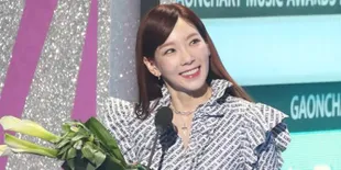 Dukung Taeyeon Girls Generation, Para Fans Pajang Super Banner Kocak di Gaon Chart Music Awards