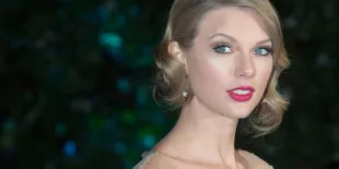 Duo Besties Taylor Swift Dan Sarah Hyland Lihat Opera Broadway
