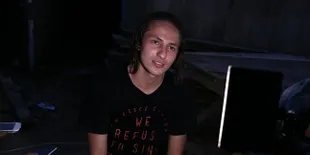 Dylan Carr Tengah di Pulau Seribu Saat Zahro Express Terbakar