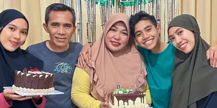 Eby Runner Up Dangdut Academy 5 Bagikan Momen Kejutan Ulang Tahun Ibunda