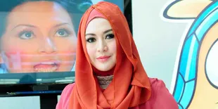 Edies Adelia Sedih Jalani Ramadan Tanpa Suami