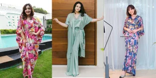 Edisi Lebaran, Intip 7 Potret Seleb Cantik Ini Pakai Busana Kaftan