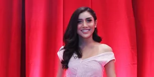 Efek Corona, Millen Cyrus Buka Puasa Sendirian Tanpa Pengunjung Lain di Restoran