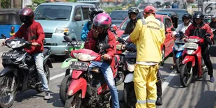 Efek Gas Air Mata Bikin Pedih, Penggunaan Pasta Gigi Ternyata Masih Jadi Mitos!