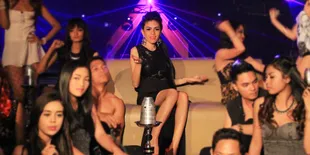 [Eksklusif] Nikita Mirzani Lebih Pilih Jadi Penyanyi Ketimbang...