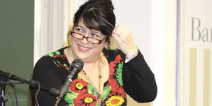 EL James Akui Kecewa Charlie Hunnam Keluar