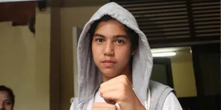 El Yakin Bisa KO Farhat Abbas di Ronde Pertama