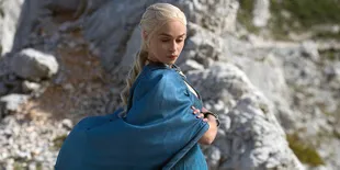 Emilia Clarke Tak Menyesal Tolak Berperan dalam 'FIFTY SHADES'