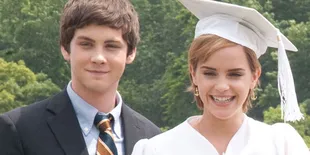 Emma Watson Kagumi Adegan Ciumannya di Film Terbaru