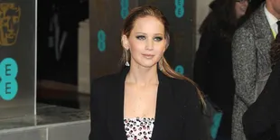 Empat Bulan Pacaran, Jennifer Lawrence - Chris Martin Pilih Putus