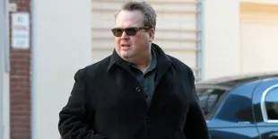 Eric Stonestreet Harus Rayakan Valentine Sendiri