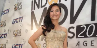 Eriska Rein Pakai Gaun Terbuka, Suami Malah Senang