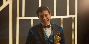 Ernest Prakasa Kembali ke Kursi Sutradara di Film 'LUPA DARATAN', Kolaborasi Perdana dengan Vino G. Bastian