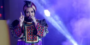 Es Buah, Menu Wajib Buka Puasa Keluarga Melly Goeslaw