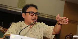 Eyang Subur Mengaku Diteror Adi Bing Slamet Via SMS