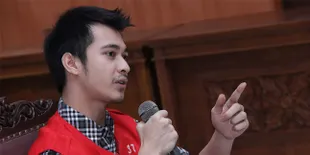 Eza Gionino Lega Setelah Sampaikan Pembelaan