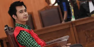 Eza Gionino Rajin Olahraga dan Ibadah di LP Cipinang