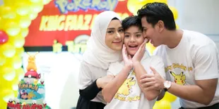 Fairuz A Rafiq Ajarkan King Faaz Bersedekah Sejak Dini