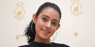 Fairuz A Rafiq Girang Bisa Kasih Bunga Shahrukh Khan