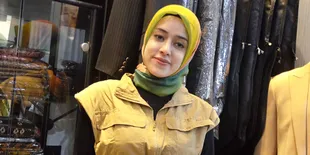 Fairuz A Rafiq Tampak Tersenyum Saat Hadiri Ulang Tahun El Barack
