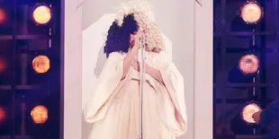 Fakta Menarik Sia, Penyanyi Terkenal yang Ternyata Punya Banyak Masa Lalu Kelam