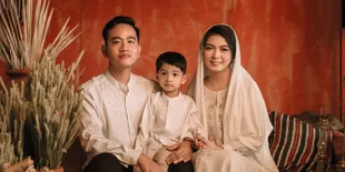 Family Portrait Gibran Rakabuming, Kompak Pakai Outfit Serba Putih