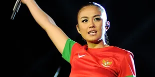 Fans Agnes Ulurkan Bantuan Untuk Korban Bencana di Indonesia