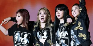 Fans Juga Jualan di Konser 2NE1