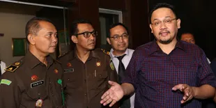 Farhat Abbas: Artis Saling Ejek, Jangan Cengeng Ngadu Polisi