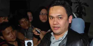 Farhat Abbas: Pramugari Yang Gak Sopan Gue Pecat