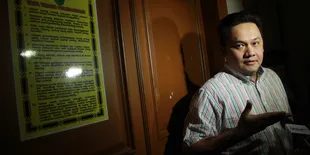 Farhat Abbas Tanggapi Baju Palu - Arit Puteri Indonesia 2015