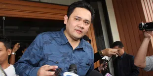 Farhat Jadi Tersangka, Kuasa Hukum Ahmad Dhani Sujud Syukur