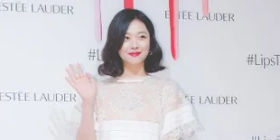 Fashion Musim Semi, Penampilan Cantik & Stylish Sulli Pakai Bralette