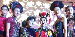 Fashion Show Ala 'Ca Bau Kan', Anne Avantie Gandeng Artis-Artis Senior