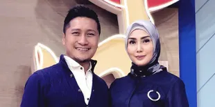 Fenita Berhijab, Arie Untung Merasa Seperti Pacaran Lagi