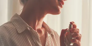 Festive Date Look Simpel tapi Berkesan dengan Tren Scent + Lip Combo