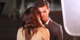 'FIFTY SHADES OF GREY' Rilis Foto Baru Tampilkan Dakota Johnson