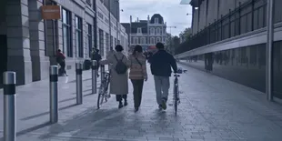 7 Film Tentang Anak Rantau Terbaik, Bikin Rindu Rumah