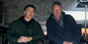 First Look Cillian Murphy Bersama Sang Sutradara Dalam Shooting Film &#8216;PEAKY BLINDERS&#8217;